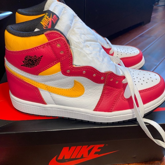 Jordan 1 Retro High OG Light Fusion Red - Picture 2 of 6